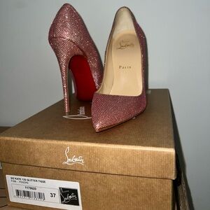 Limited Edition Louboutin So Kate in pink glitter tisse